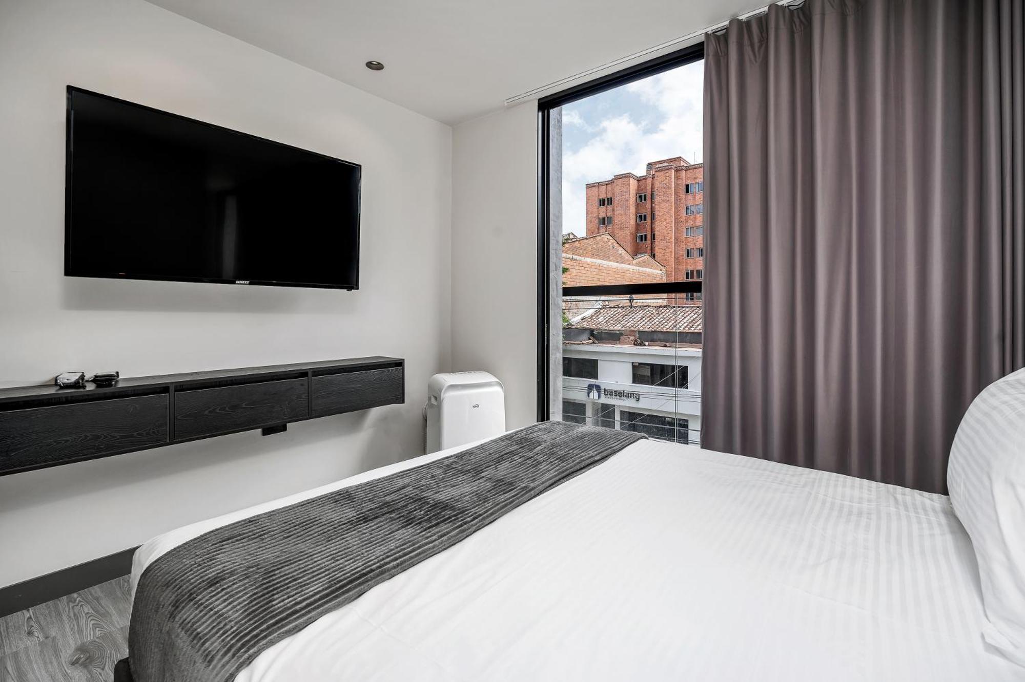 Apartamentos Housy Laureles Меделин Екстериор снимка