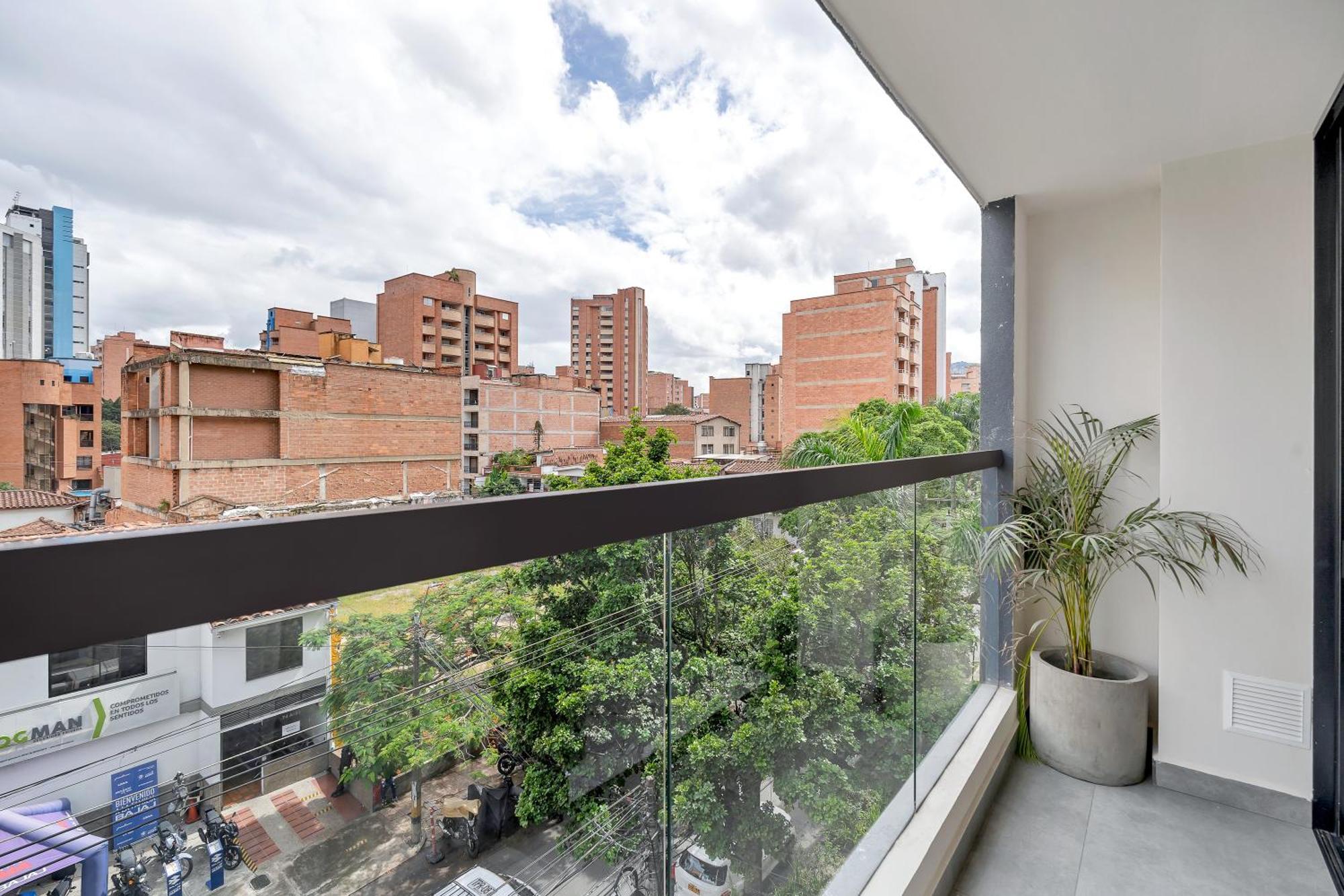 Apartamentos Housy Laureles Меделин Екстериор снимка