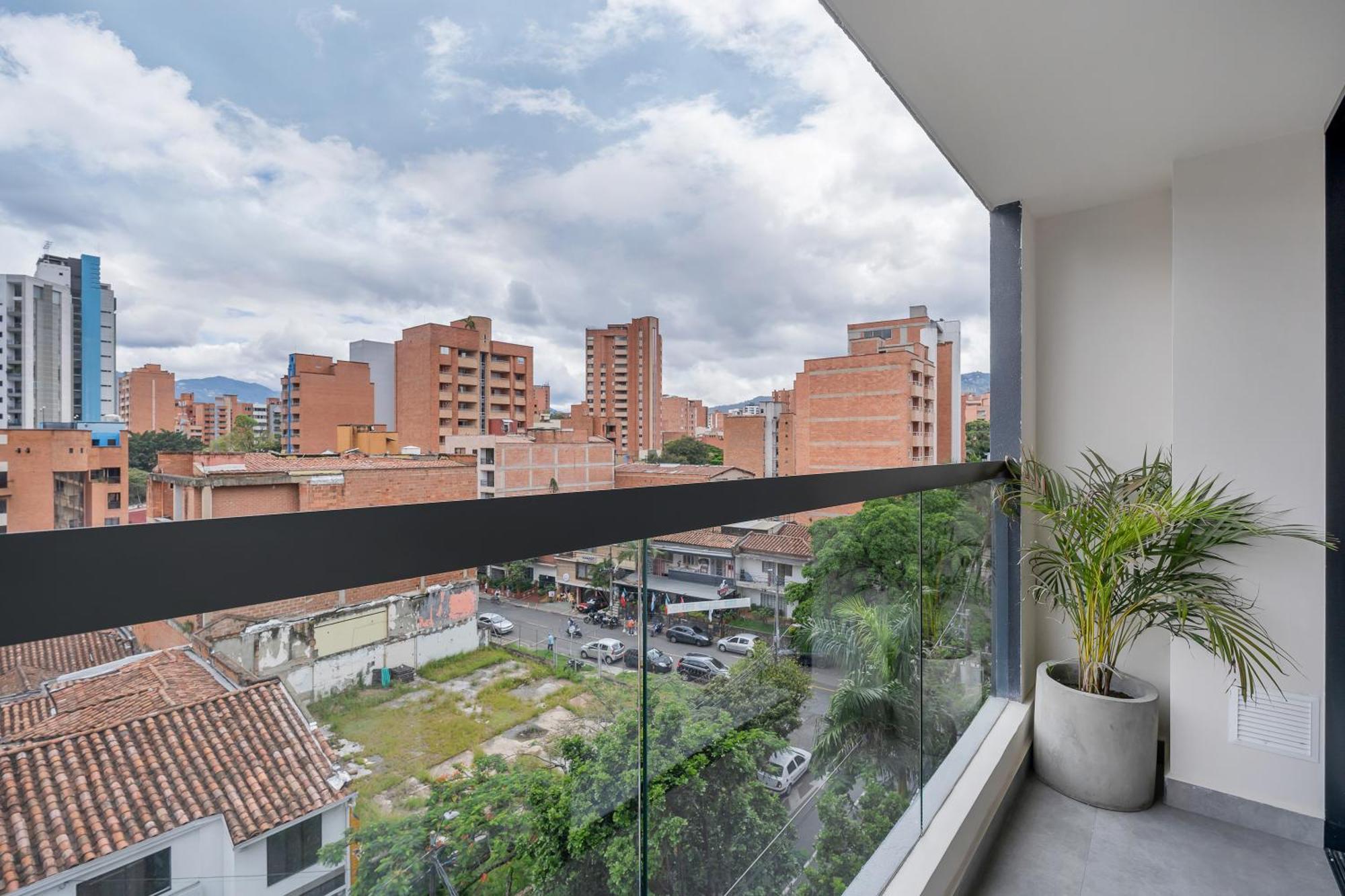 Apartamentos Housy Laureles Меделин Екстериор снимка